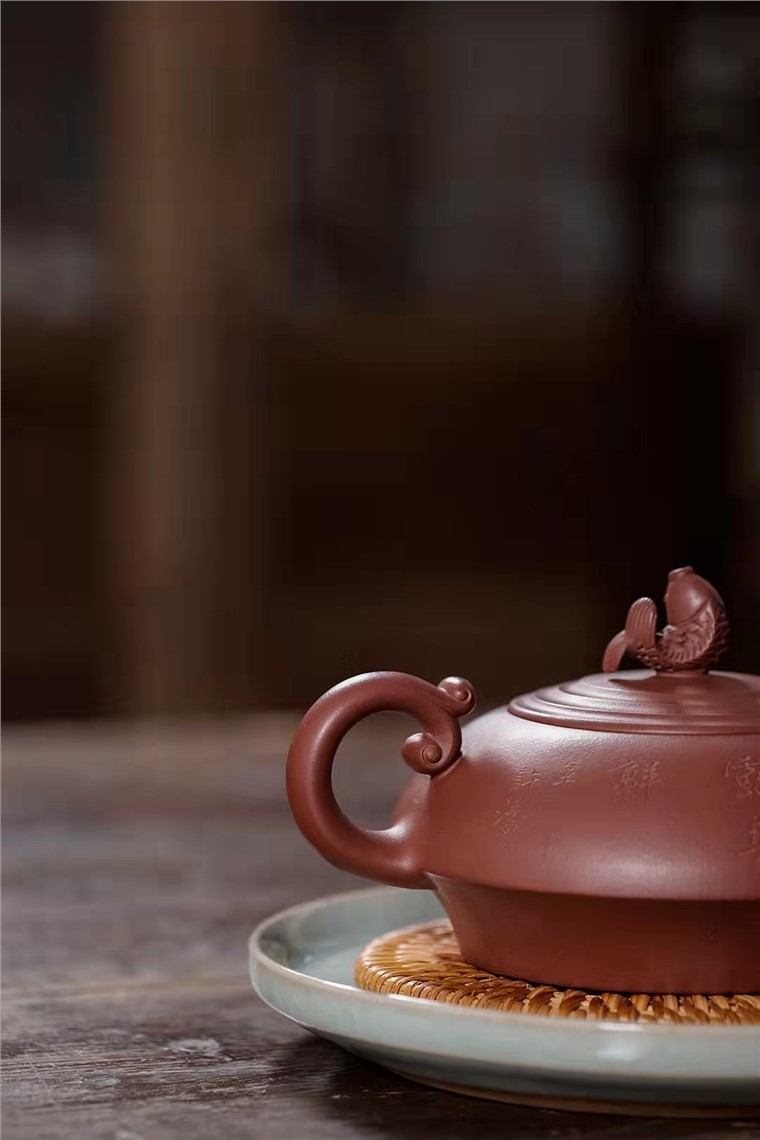 范微琴作品 鱼跃壶图片