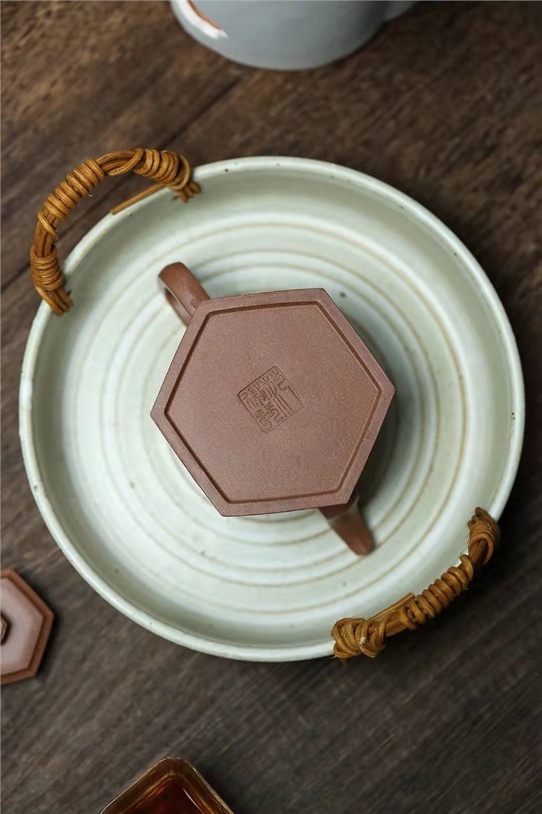 范微琴作品 六方金钟图片