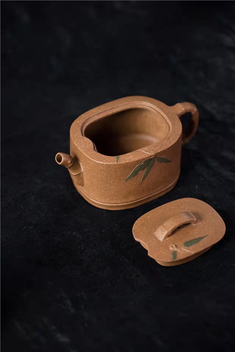 方勤平作品 椭圆竹节壶图片