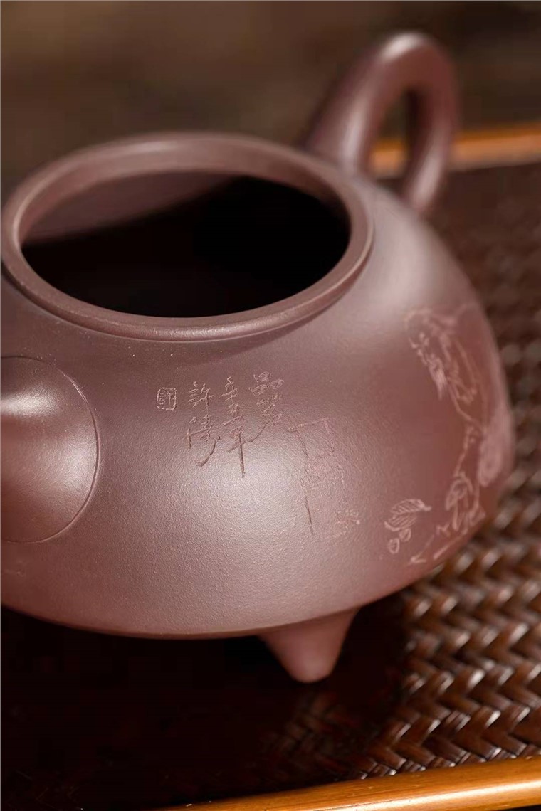 范微琴作品 三足龙玺图片