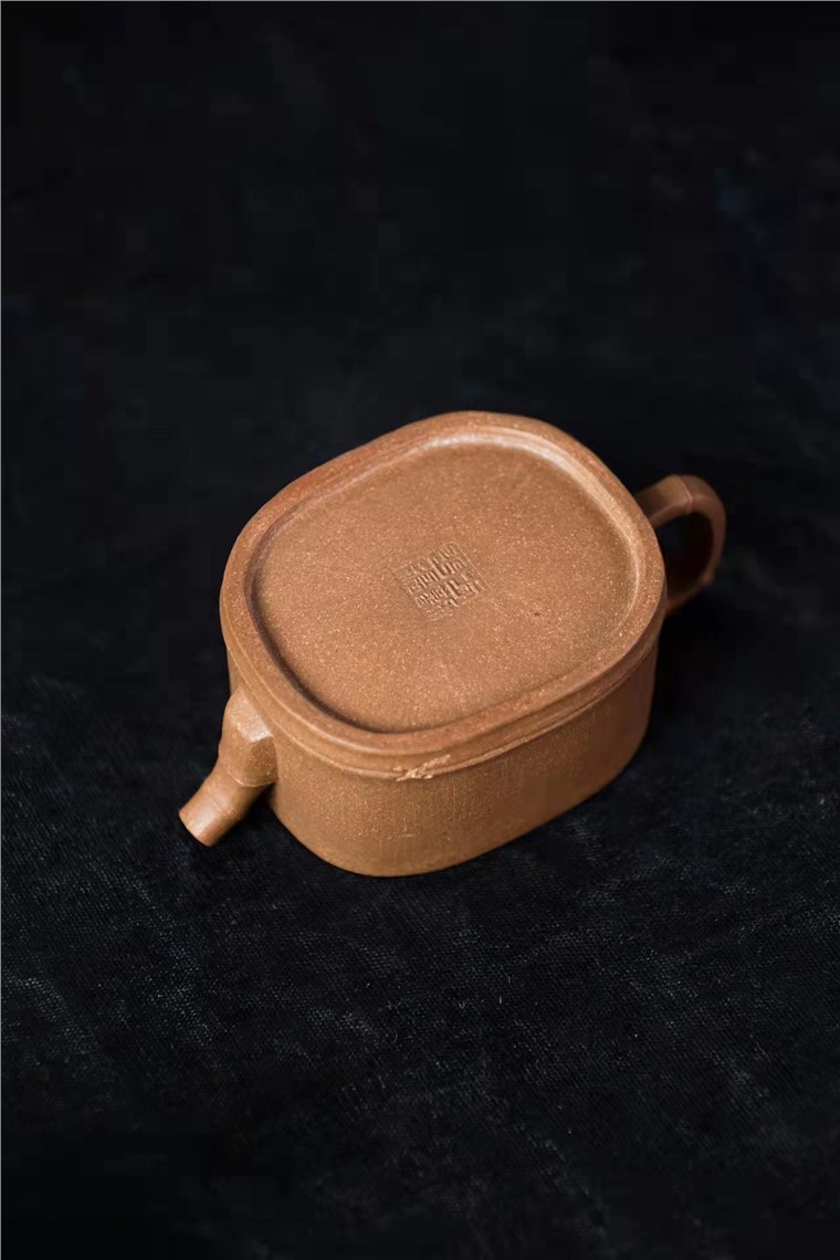 方勤平作品 椭圆竹节壶