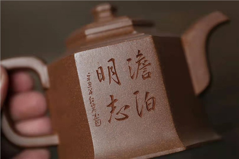 范微琴作品 六方金钟图片