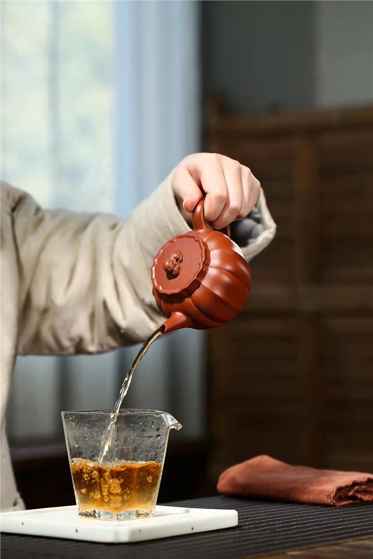 蒋爱英作品 狮球