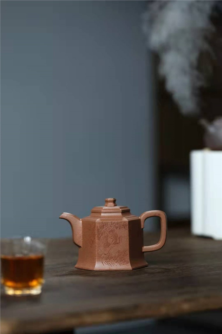范微琴作品 六方金钟图片