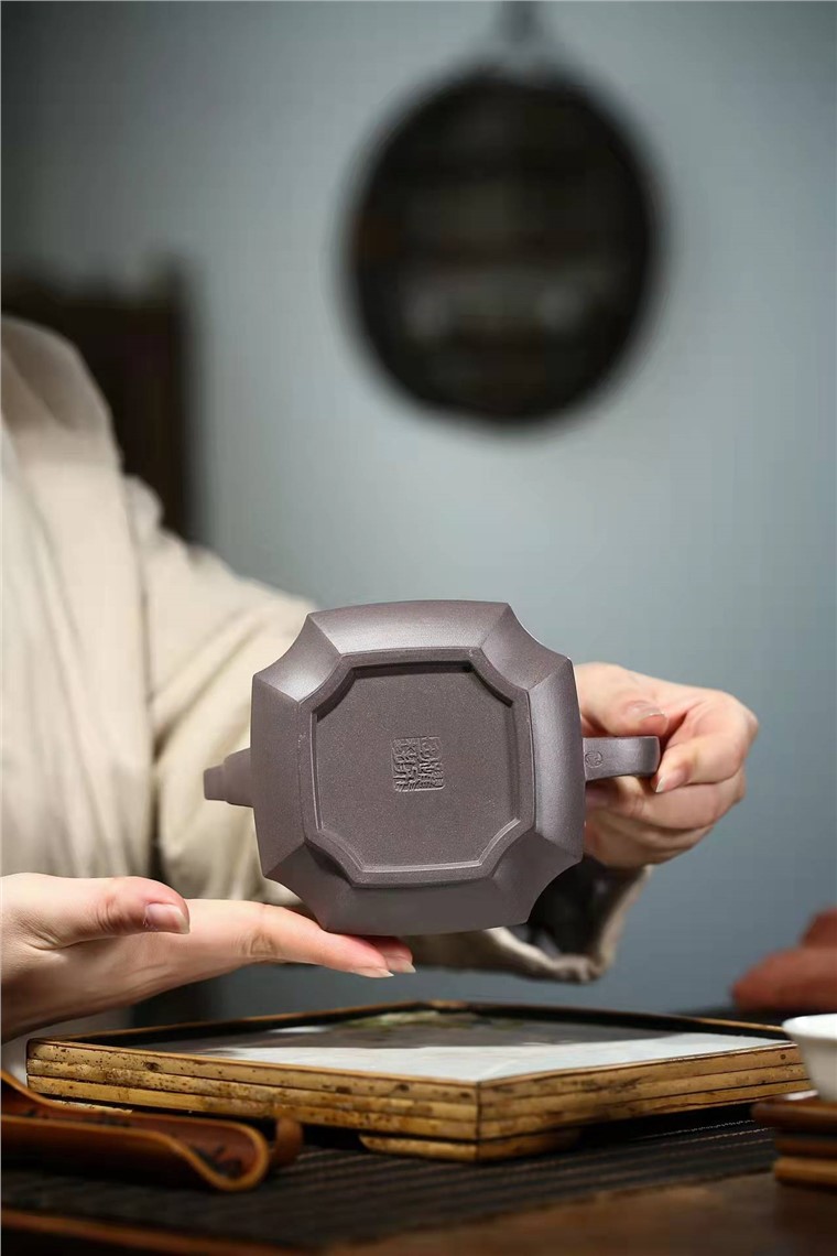 傅跃飞作品 四方狮球图片
