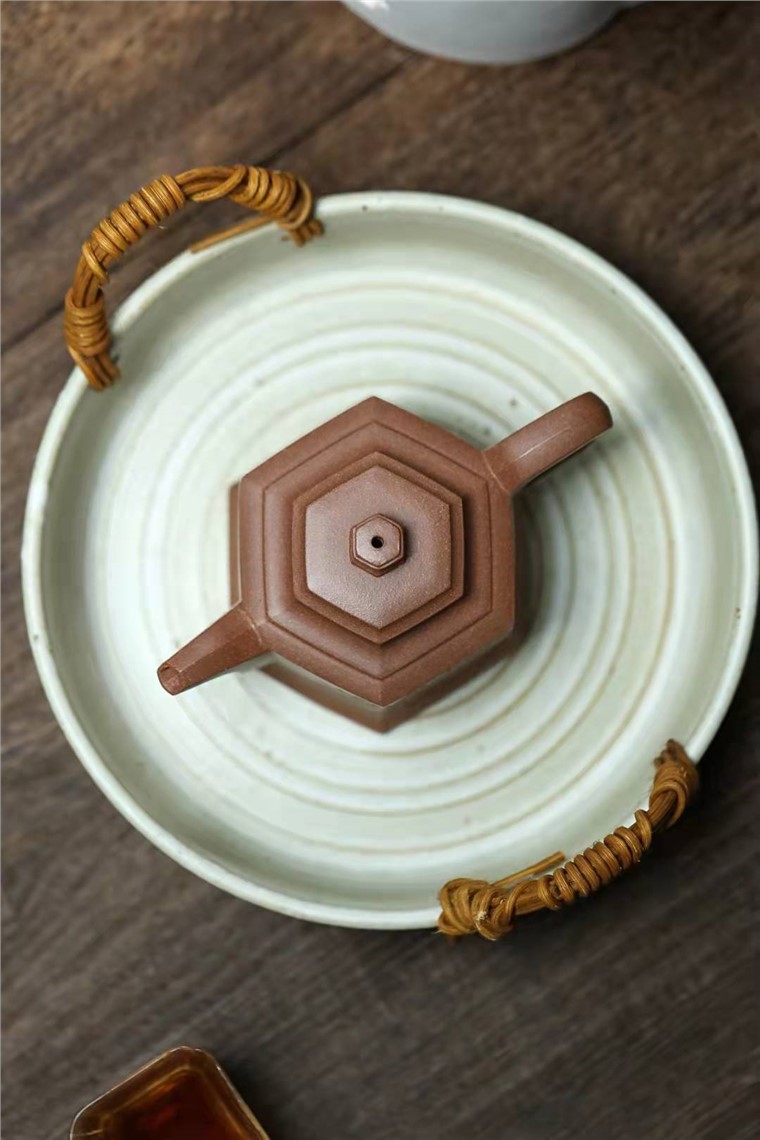 范微琴作品 六方金钟图片