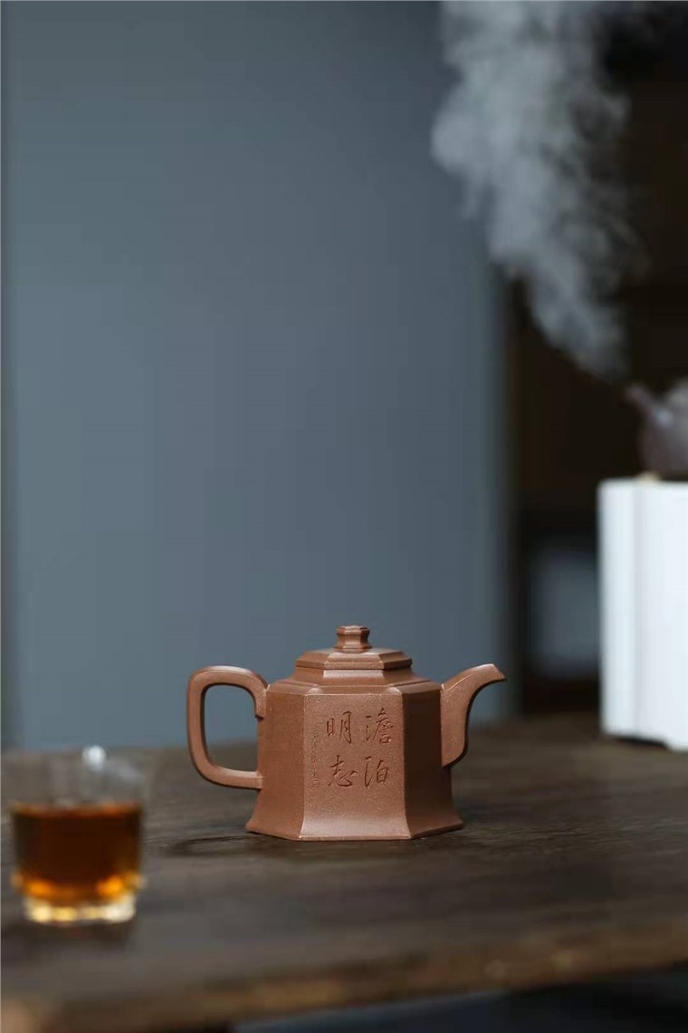 范微琴作品 六方金钟图片