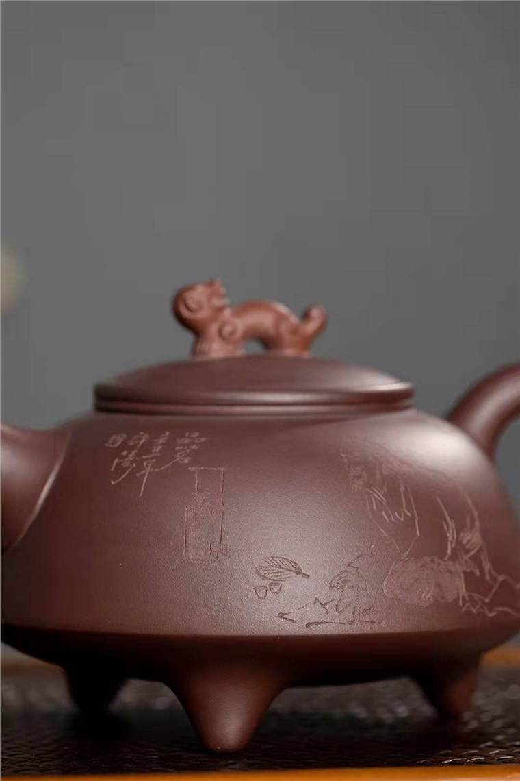 范微琴作品 三足龙玺图片