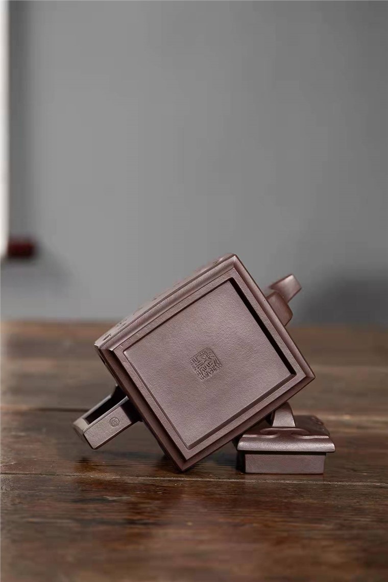 范微琴作品 四方银箱