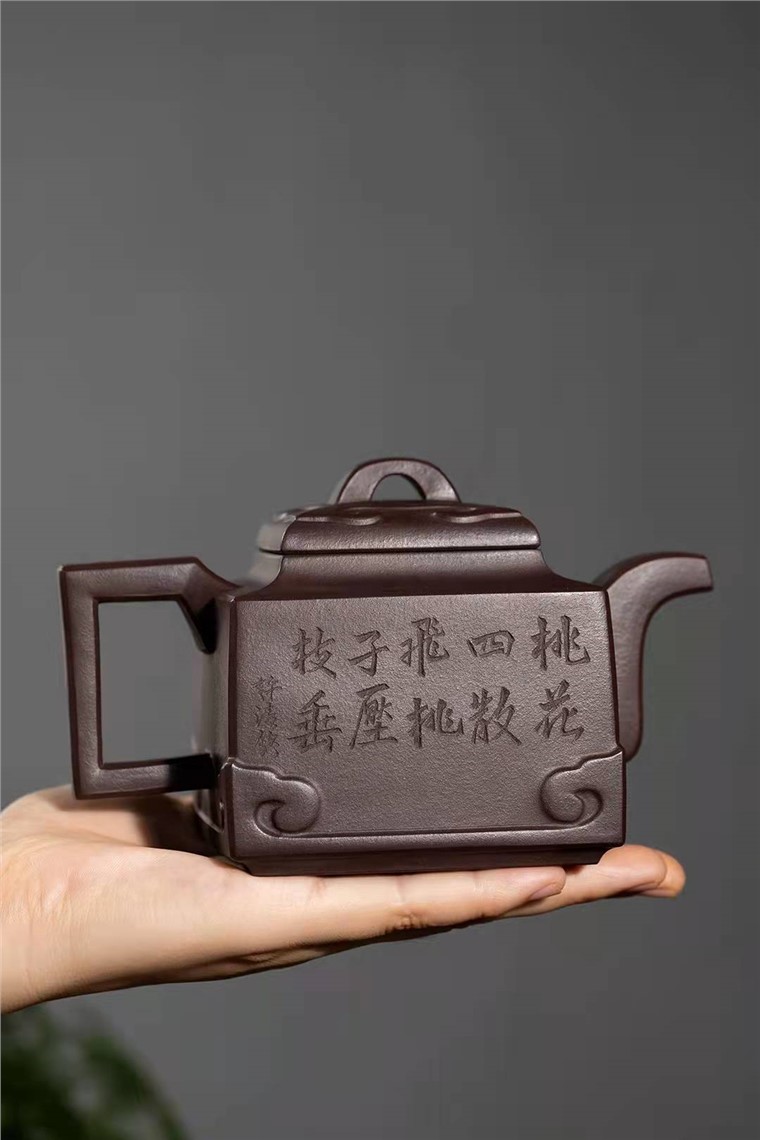 范微琴作品 四方银箱图片