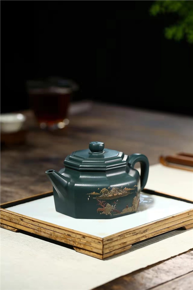 蒋爱英作品 八方德钟图片