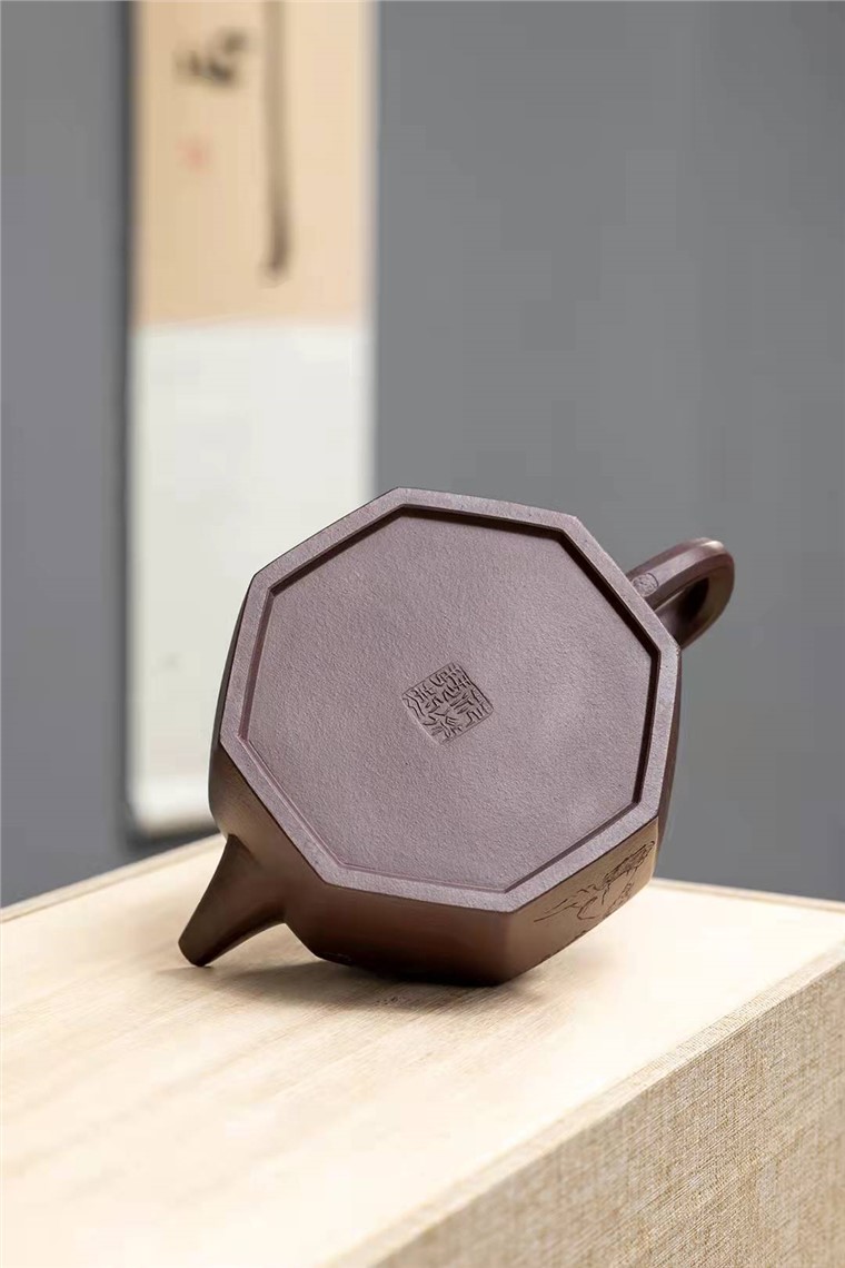 范微琴作品 八方德钟