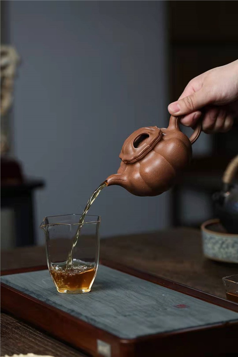 范微琴作品 筋纹牛盖