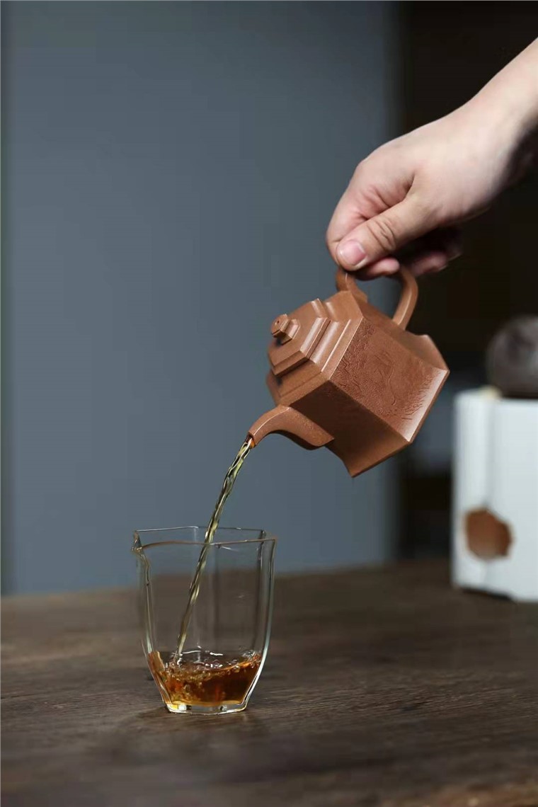 范微琴作品 六方金钟