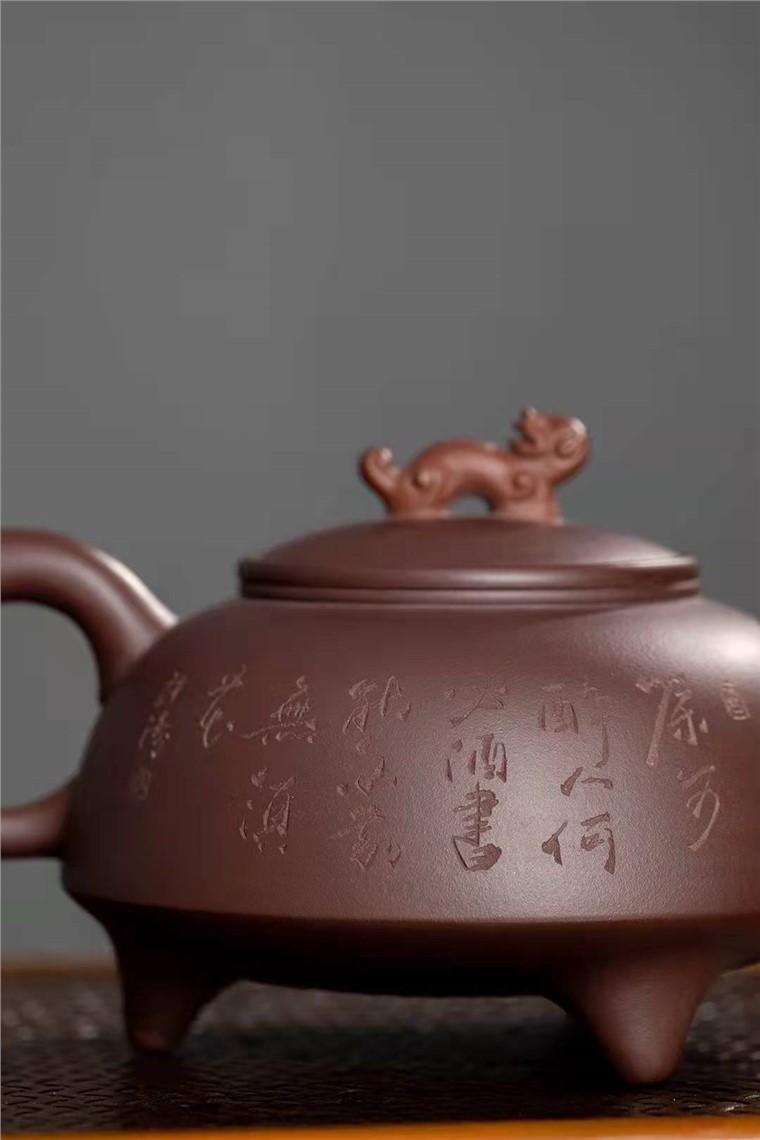 范微琴作品 三足龙玺图片