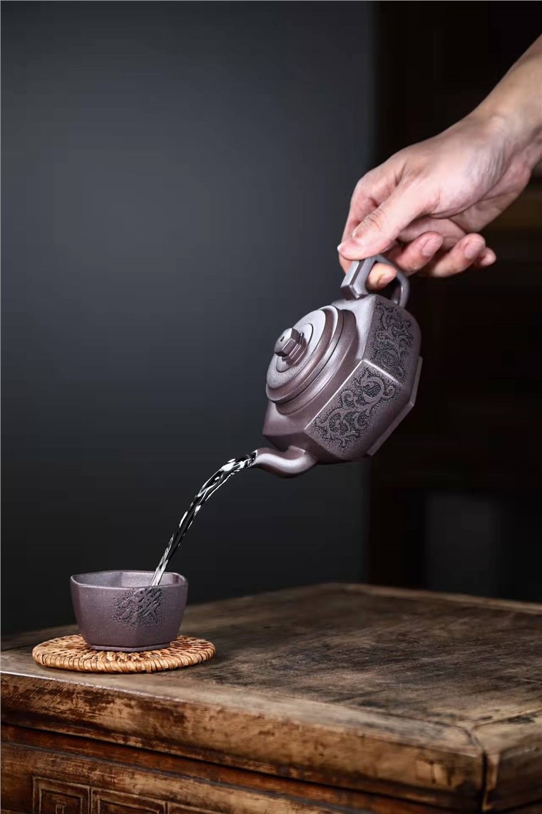 葛惠琴作品 六方雪华