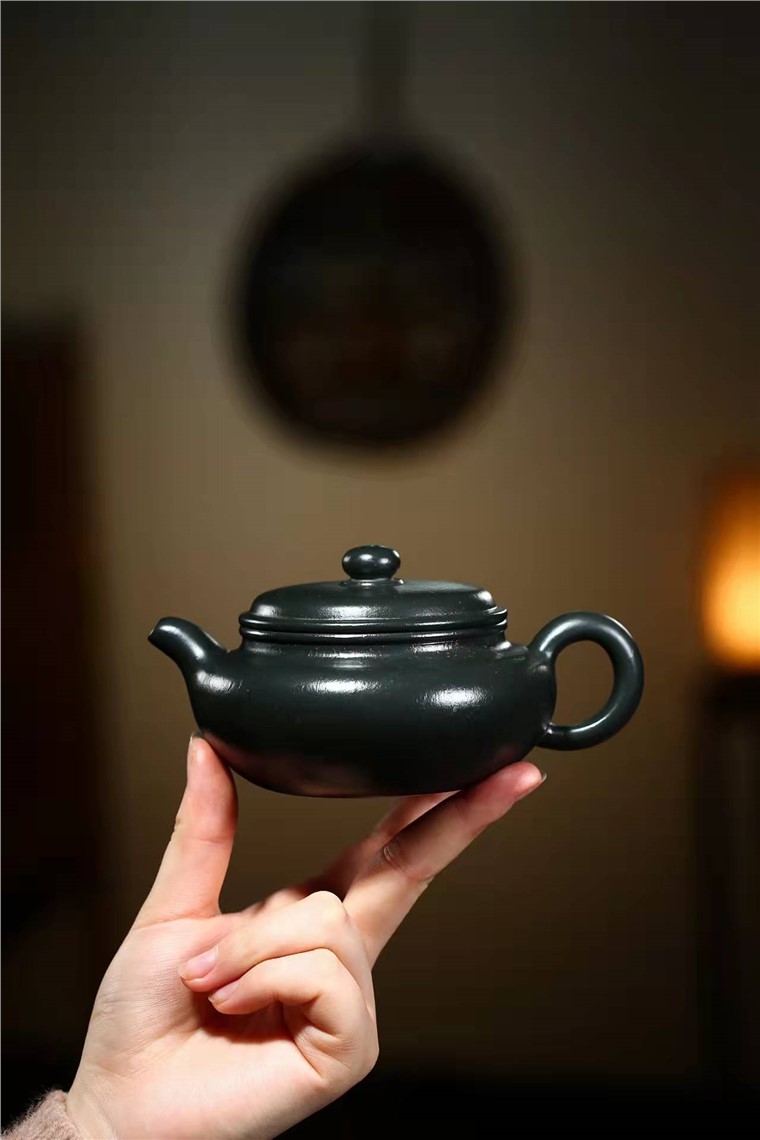 彭玉兰作品 大口扁腹图片