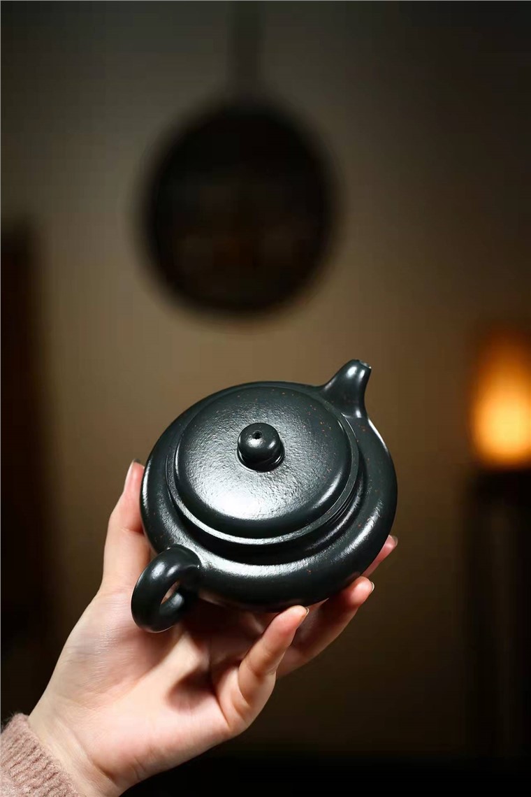 彭玉兰作品 大口扁腹图片