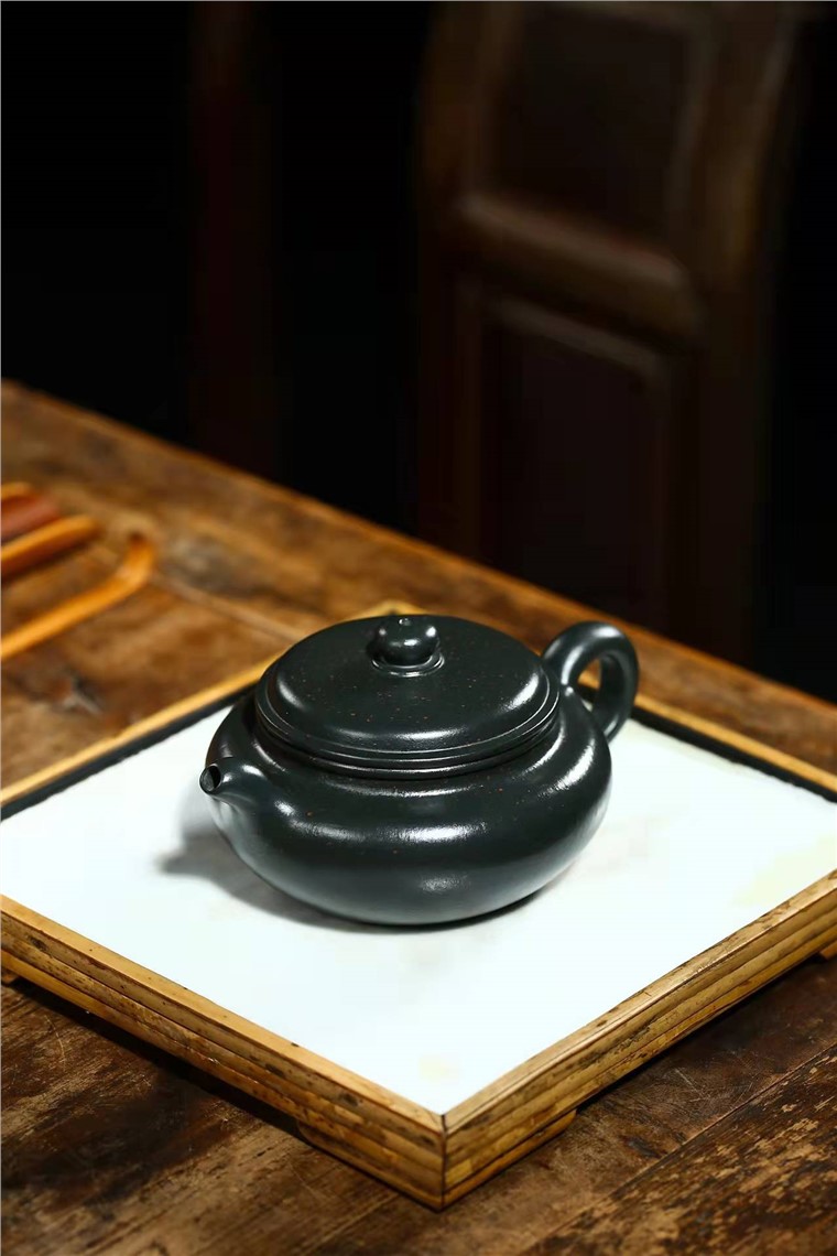 彭玉兰作品 大口扁腹图片