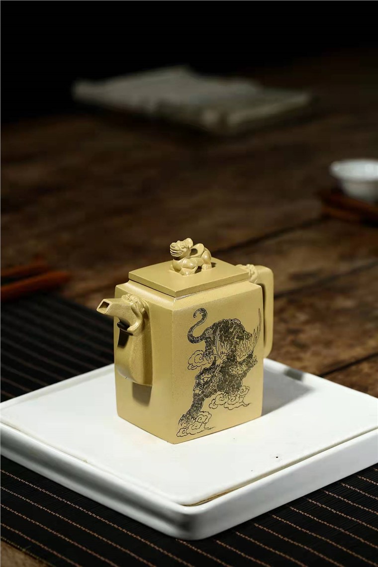 蒋亚平作品 四方瑞狮图片