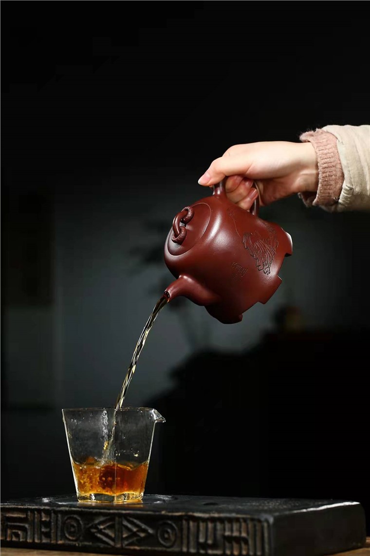 蒋亚平作品 金钟