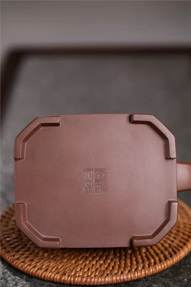 范卓群作品 牛盖提梁