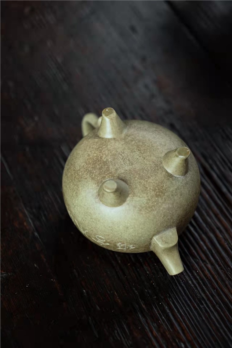 储立强作品 三足巨轮
