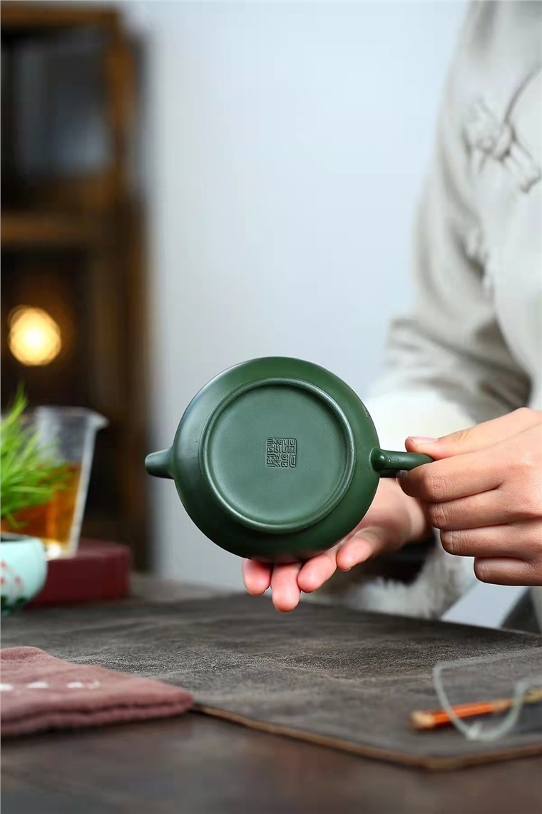 吴卫平作品 潘壶