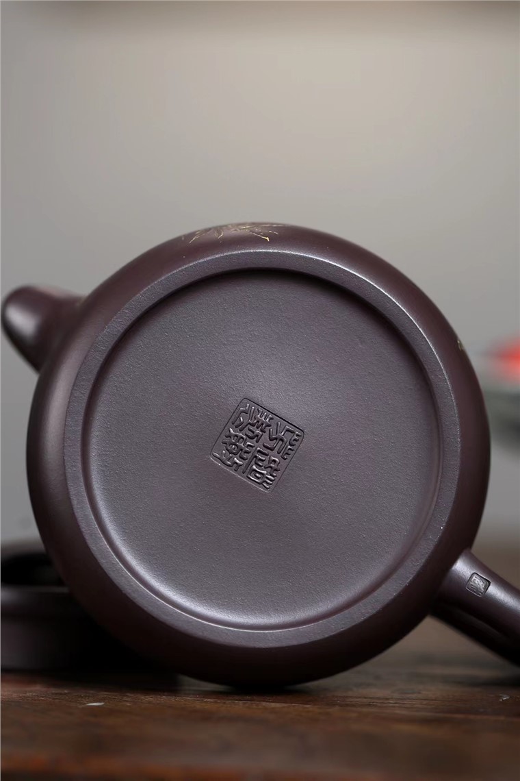 赵敏芳作品 道洪牛盖