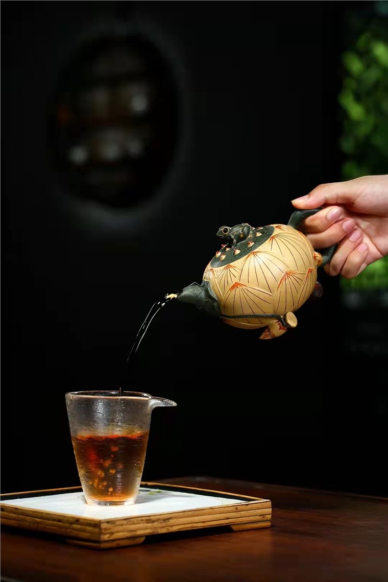 许时娟作品 青蛙莲子套组图片