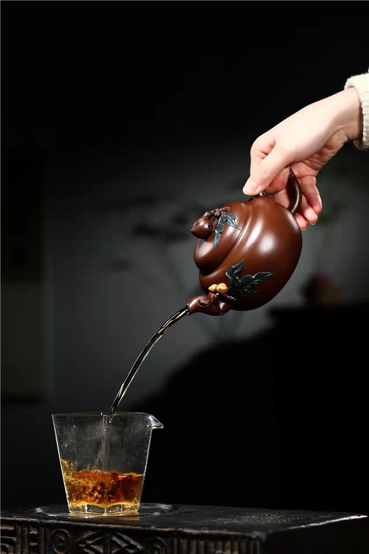 范振作品 蟠桃