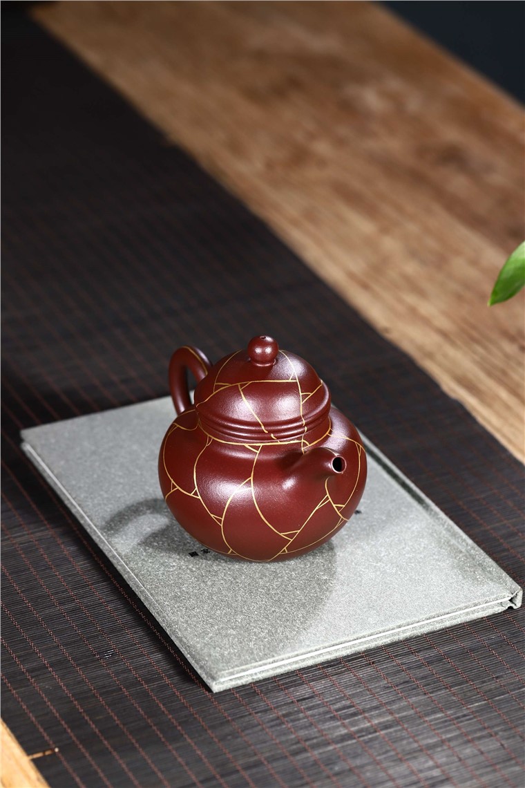 周莹作品 金纹掇球图片