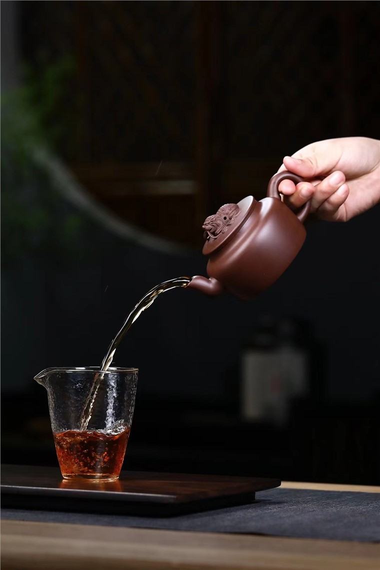 范立君作品 绶带狮钮