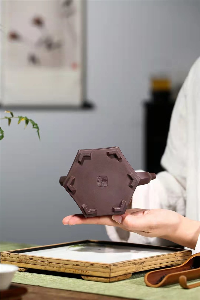 刘彩萍作品 六方提梁图片
