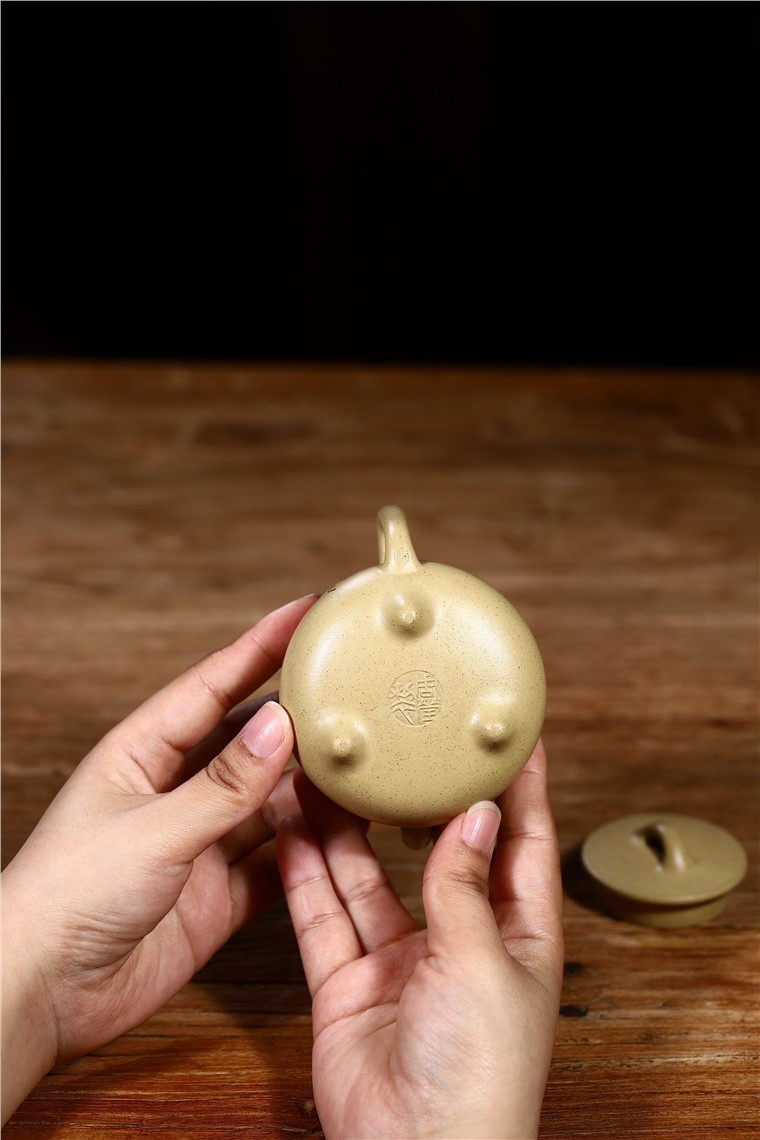 周莹作品 高石瓢