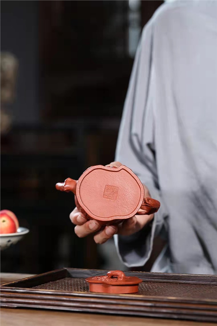 牟锦芬作品 松桩壶图片