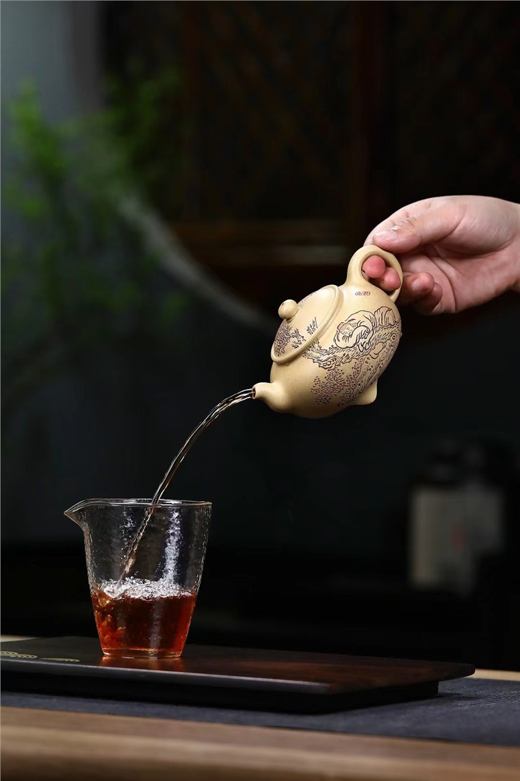范立君作品 三足云炉