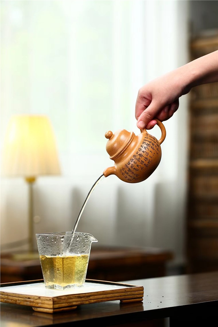 刘惠萍作品 掇球