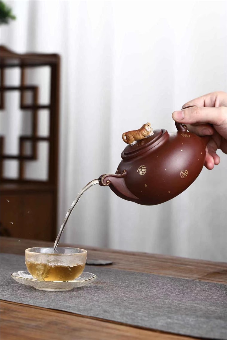 周龙华作品 虎踞龙盘