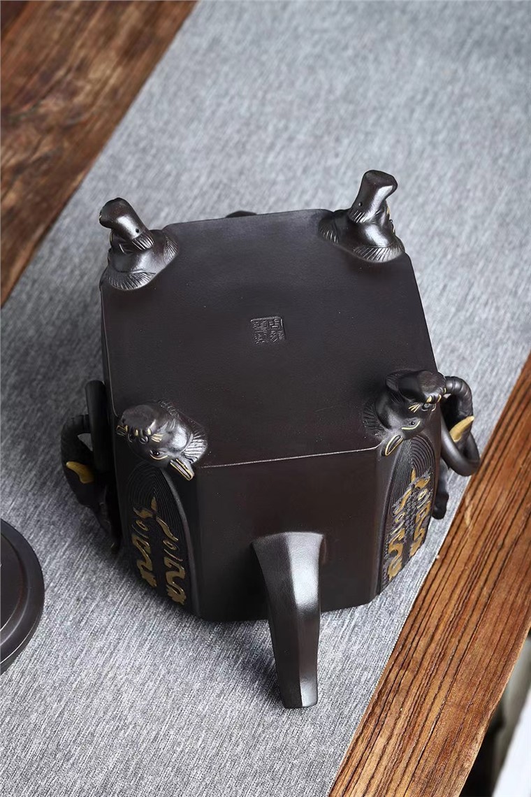 周龙华作品 威震八方