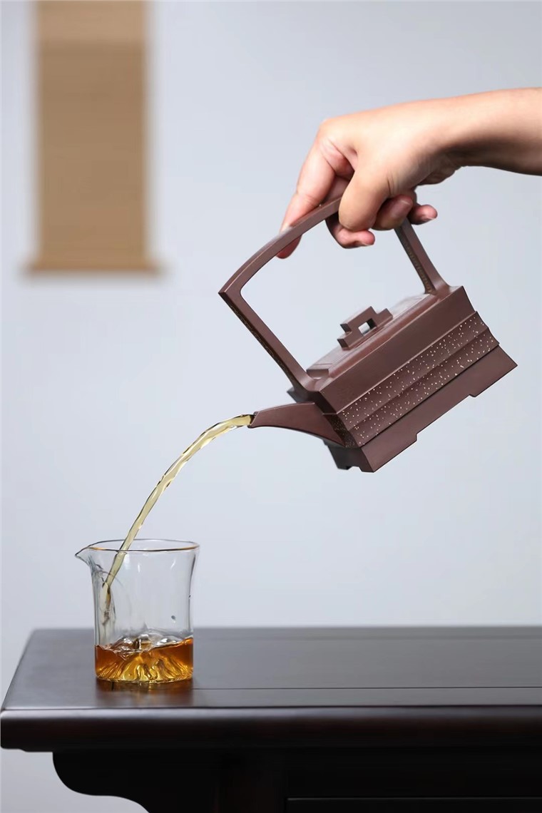 高爱春作品 玉带提梁
