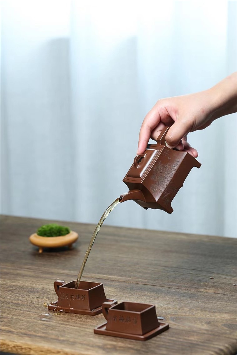 吴燕群作品 玉樽