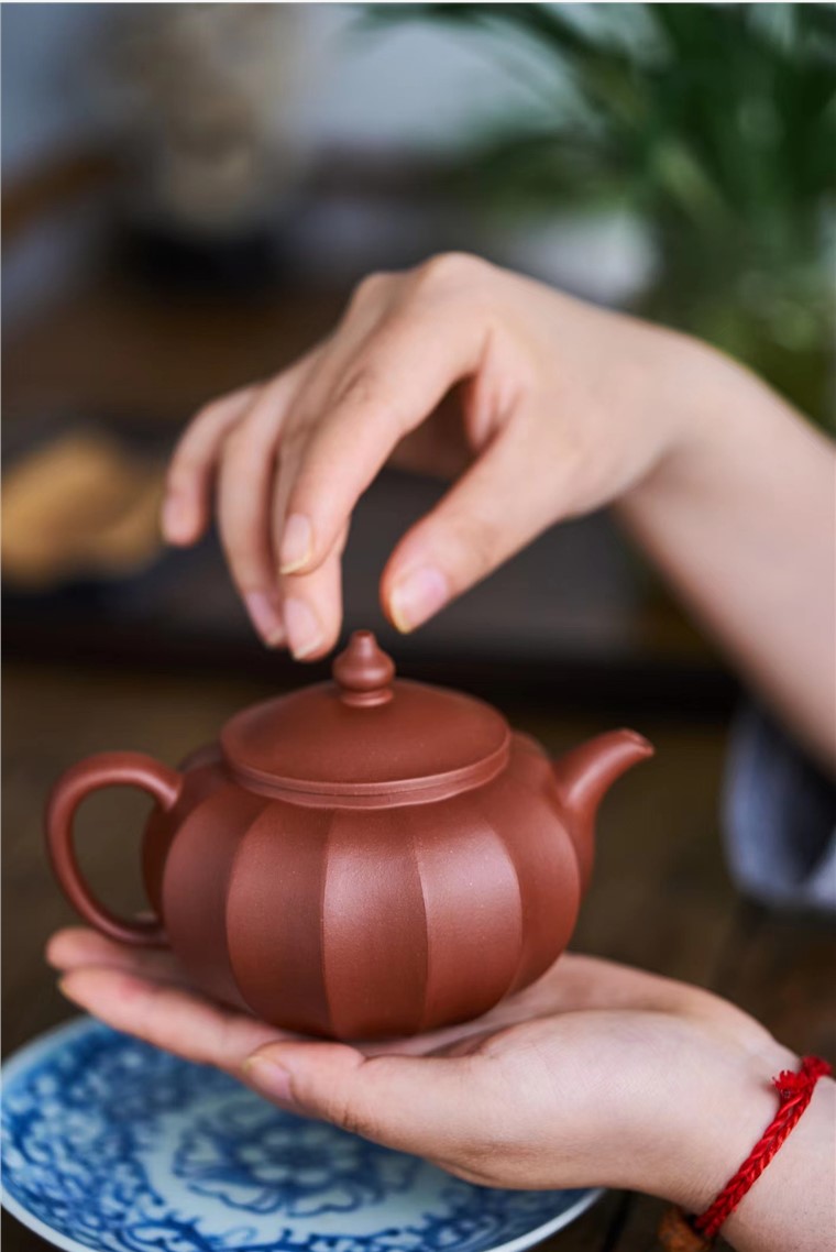 李霞作品 菱云壶图片