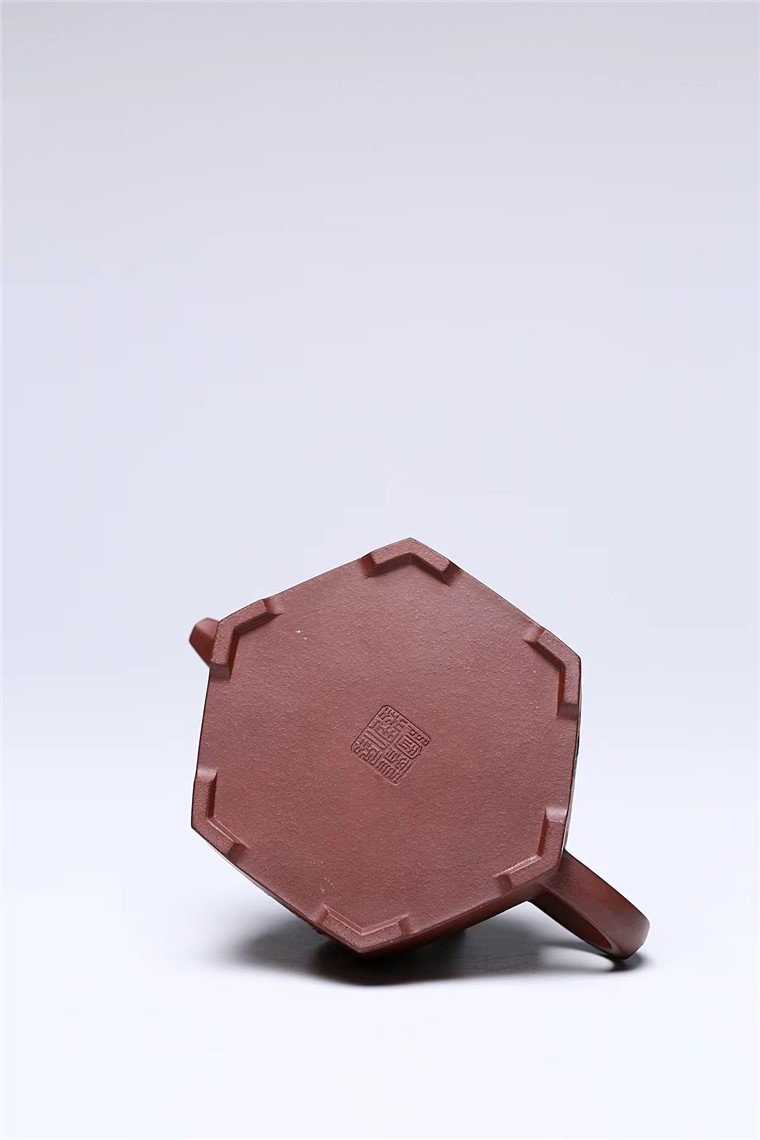 眭龙俊作品 六方宝鼎