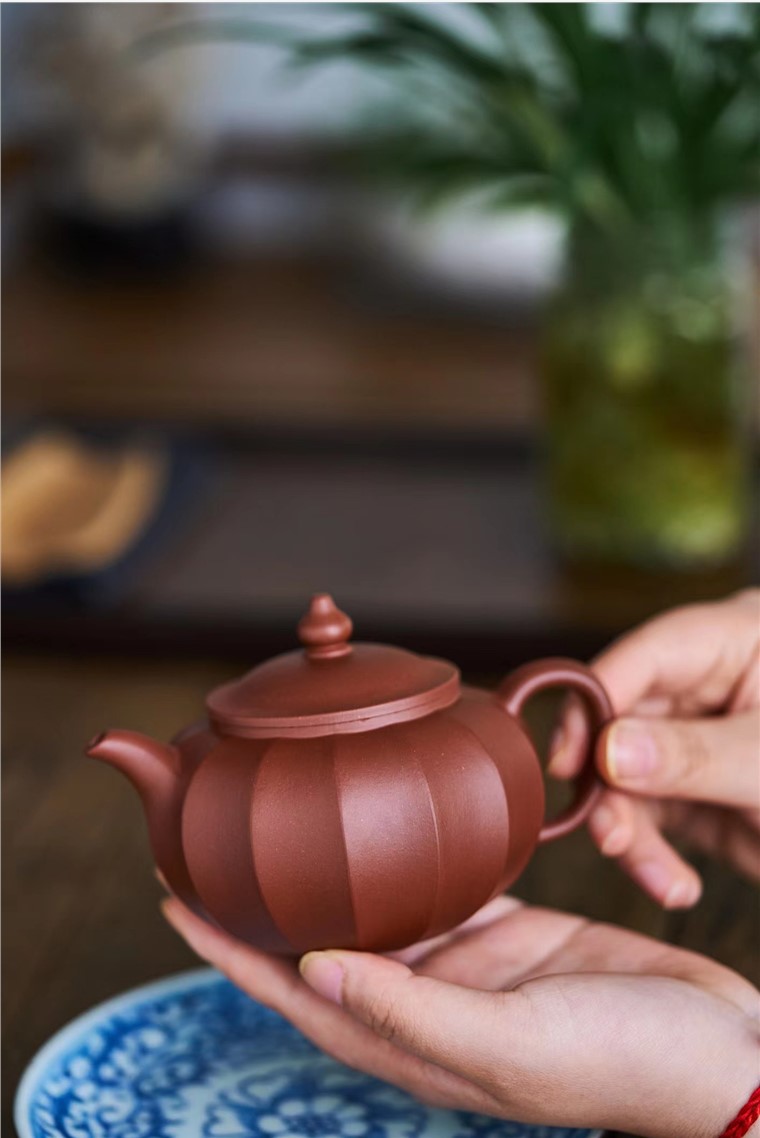 李霞作品 菱云壶图片