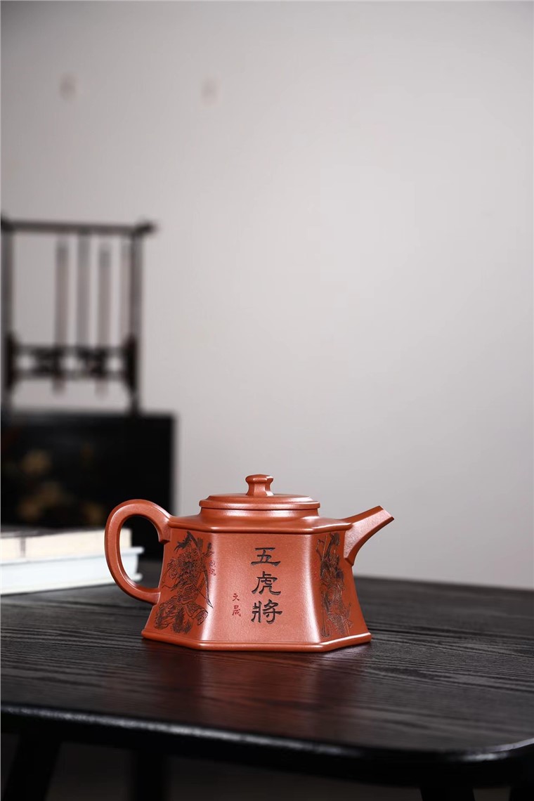 盛听凤作品 六方金钟图片