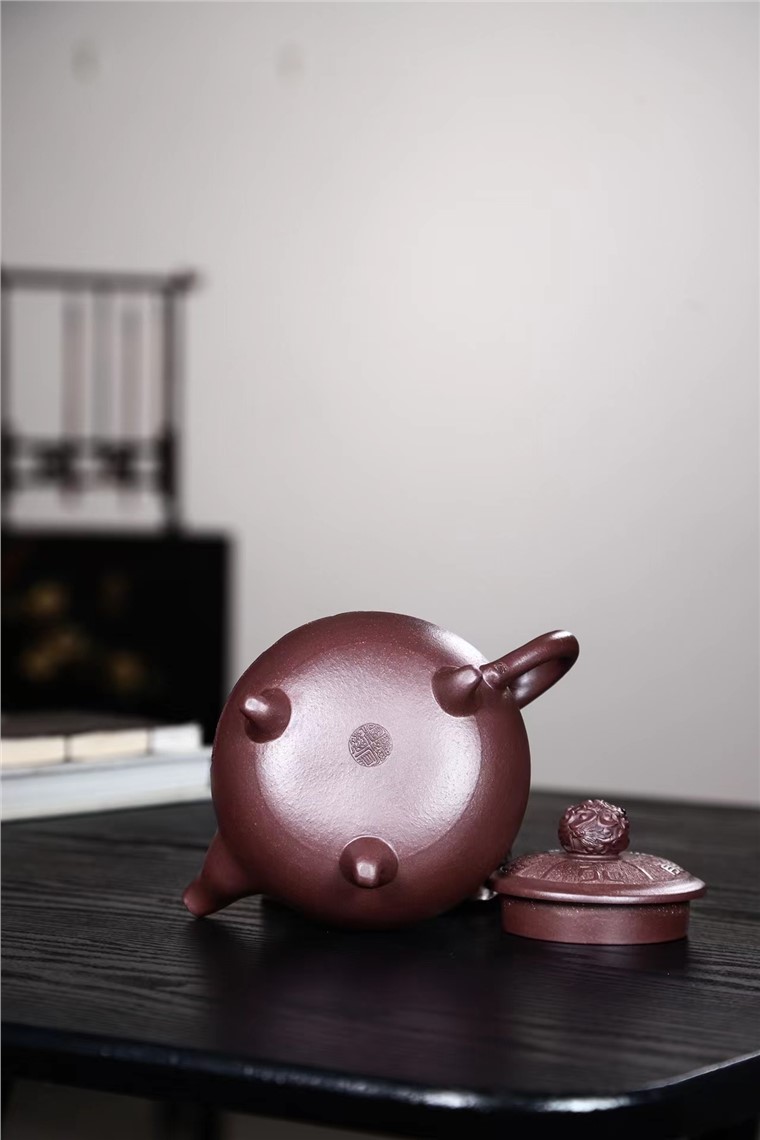 盛听凤作品 三足云龙