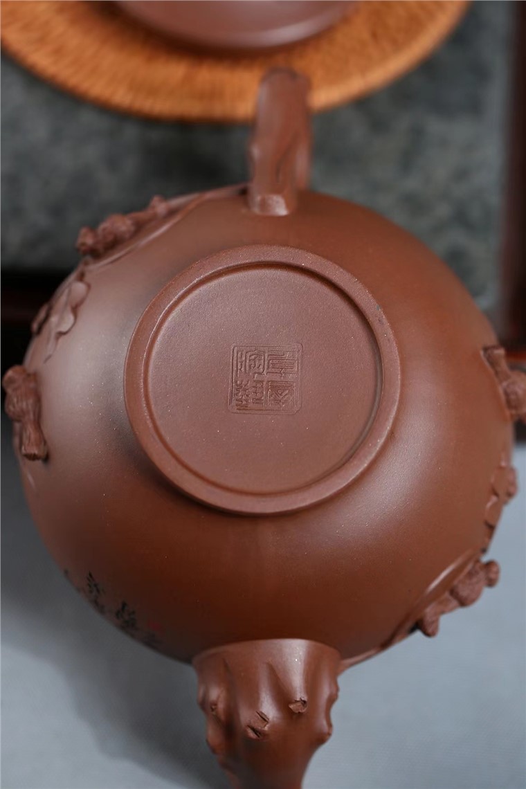 范卓群作品 松鼠葡萄