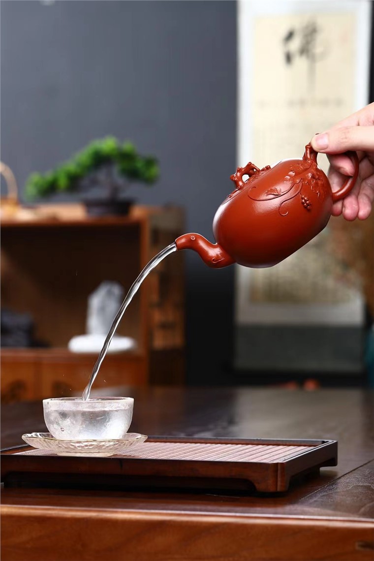 范建新作品 松鼠葡萄