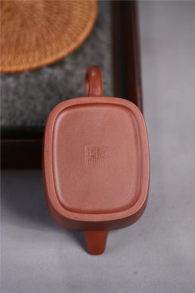 刘红仙作品 平肩素身